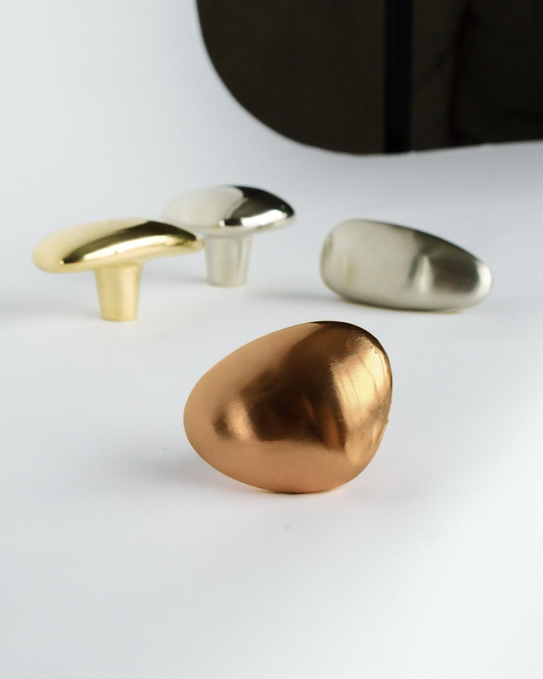 MOMI Knob/Hook Short